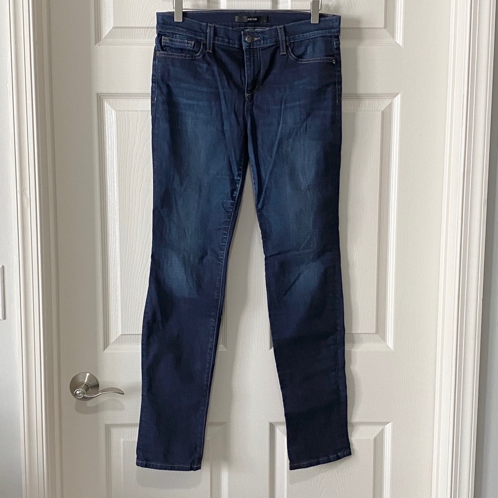 Joe’s straight leg jeans.